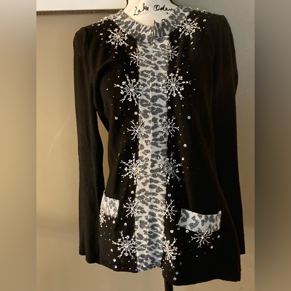 Berek Travelsmith Women’s Sz M Black Winter Snowflake Cardigan Sweater s… - Picture 2 of 8